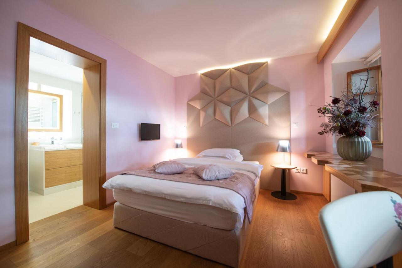Skrabceva Domacija Hotel Ribnica ภายนอก รูปภาพ