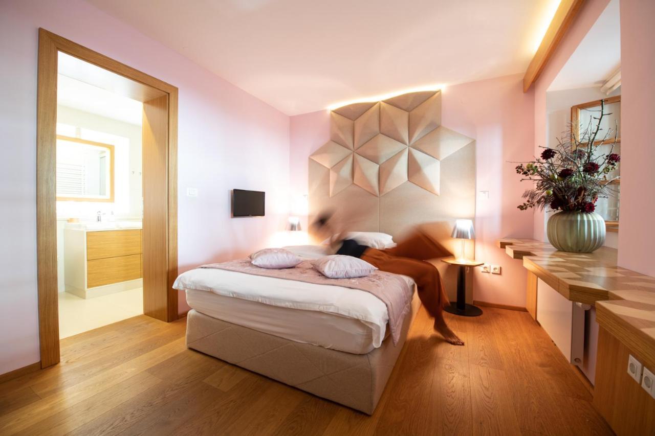 Skrabceva Domacija Hotel Ribnica ภายนอก รูปภาพ